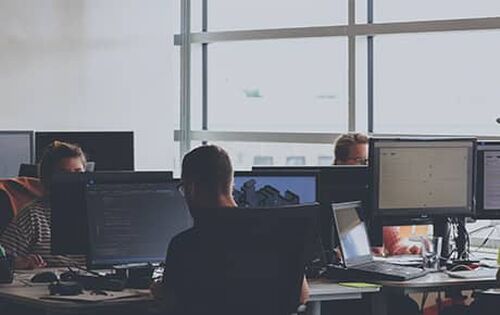 Est-ce que 2025 sera l’année où l’IA sera enfin adoptée par toutes les entreprises?